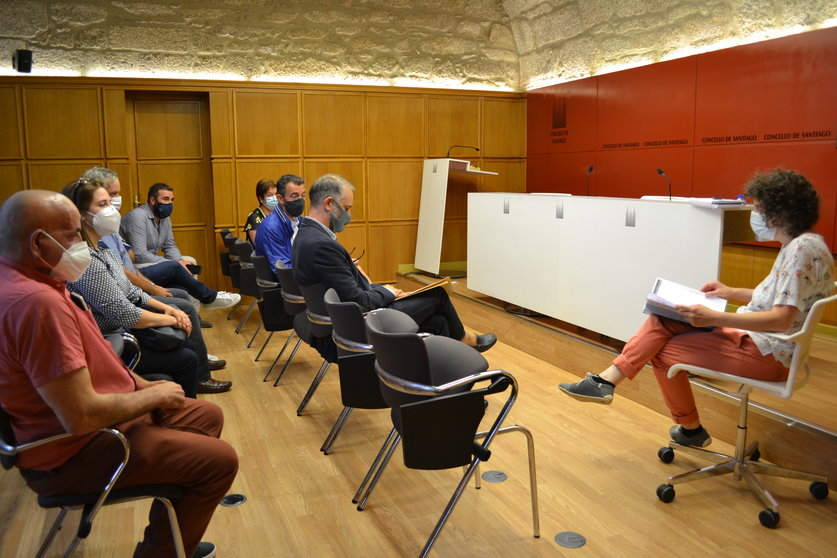Reunión de Goretti Sanmartín coa Plataforma &#34;Corexo libre de residuos&#34;