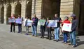 O BNG amosa na praza do Obradoiro imaxes con irregularidades no vertedoiro de Grixoa