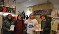 O BNG inicia a campaña “Mellor local, mellor galego” co reparto de colantes no comercio para animar as compras de Nadal