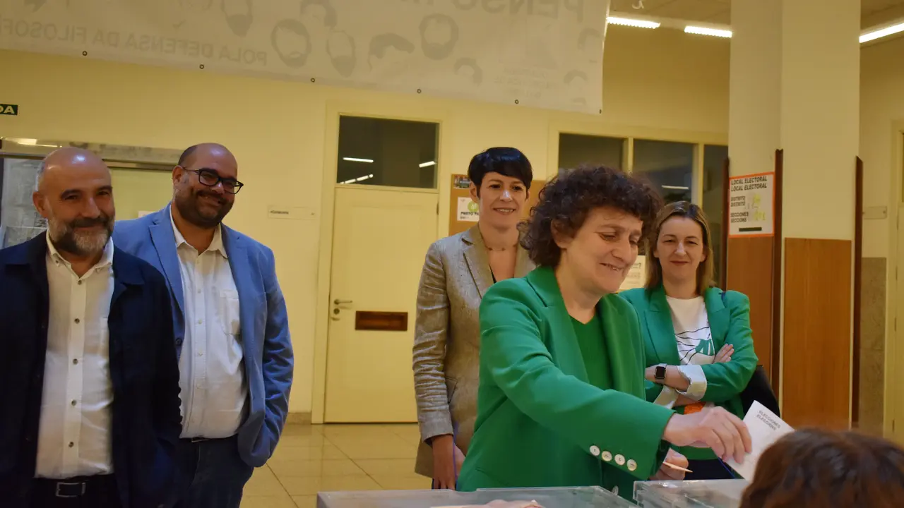 Goretti Sanmart&iacute;n vota na Facultade de Filosof&iacute;a