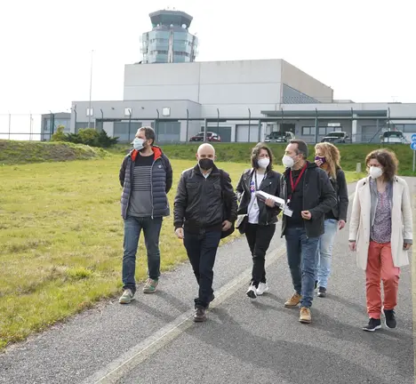 Goretti Sanmart&iacute;n e N&eacute;stor Rego reun&iacute;ronse con persoal do aeroporto