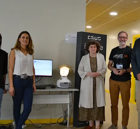 Visita ao CITIUS, co persoal investigador do proxecto N&oacute;s para a aplicaci&oacute;n da IA en lingua galega