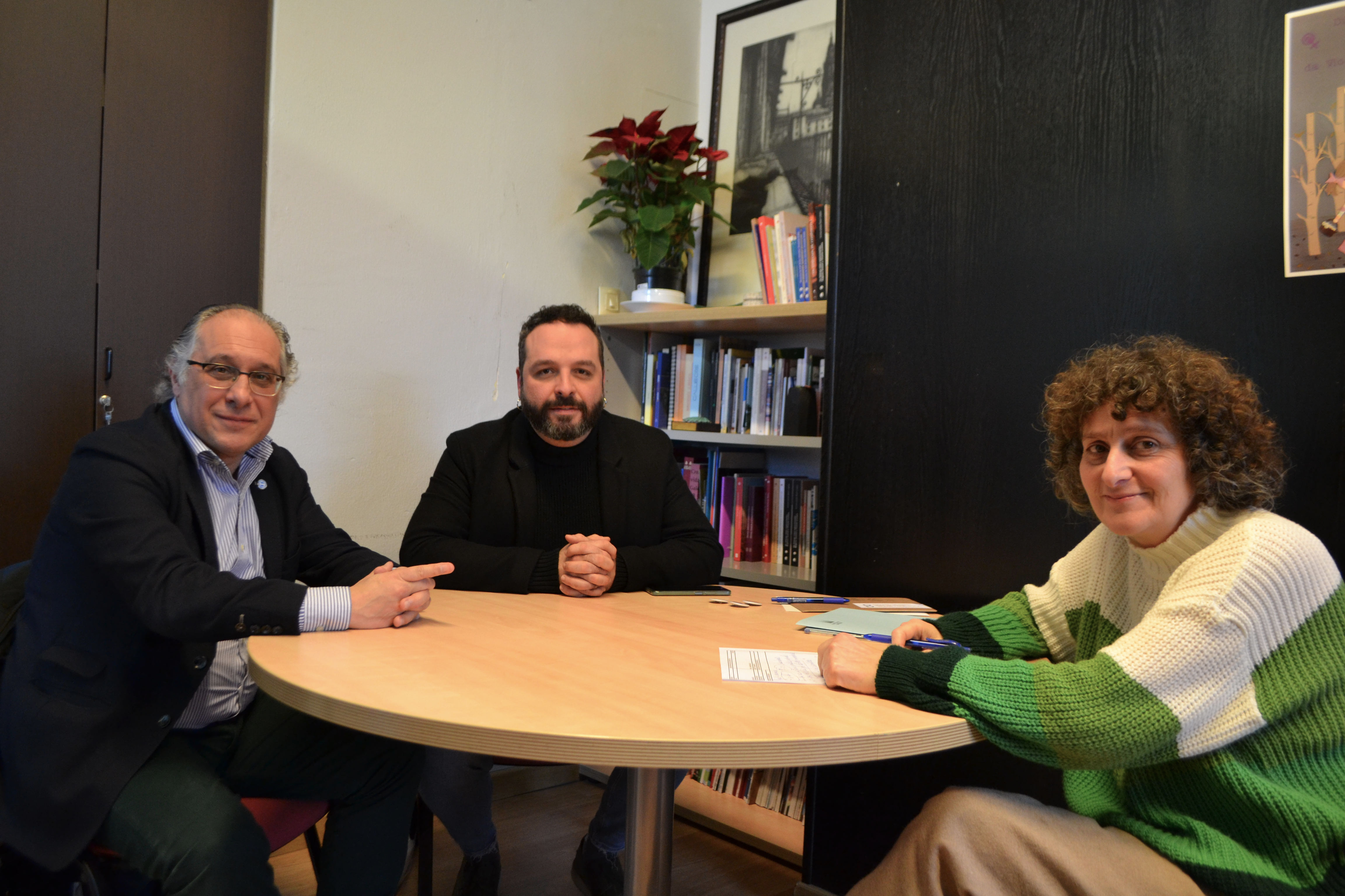 Goretti Sanmartín reúnese con Hostelería Compostela para reclamar melloras no funcionamento do sistema de recollida de residuos da zona histórica
